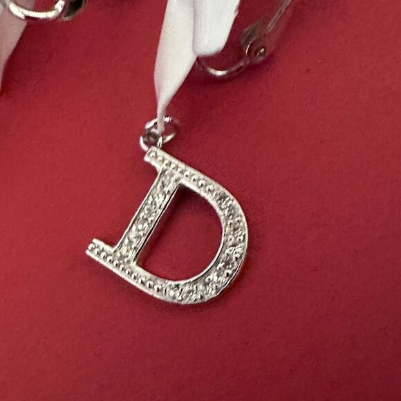 Stunning Dior White Flower Crystal D Drop Silver Clip on Earrings 🌸✨ - Picture 6 of 8